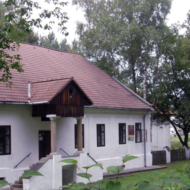 Priečelie budovy galérie
