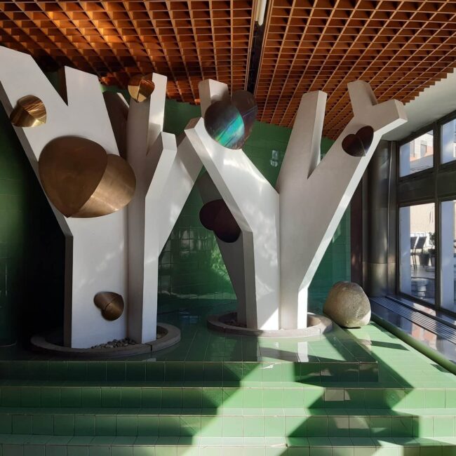 Alex Mlynarčík, Viera Mecková, Betónové stromy, dom kultúry na sídlisku Bysterec, Dolný Kubín, 1979-1986